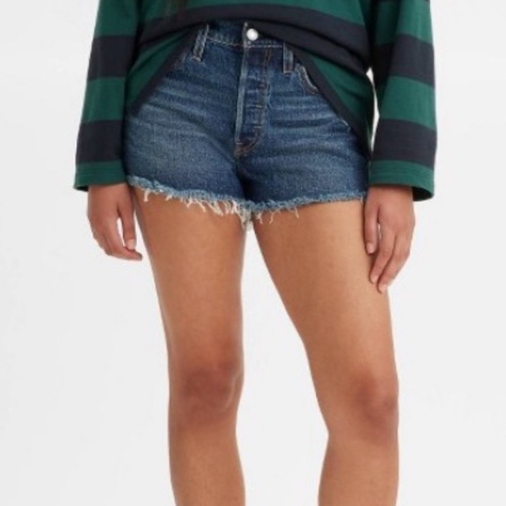 Levi's Women's 501 Original High-Rise Jean
Shorts size 28 - Picture 1 of 7
